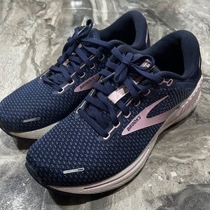 Brooks Adrenaline 22 GTS running sneakers womens size 9.5 blue pink
